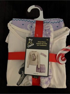 art class Cream and Lilac Women's Crewneck Pajama Set
